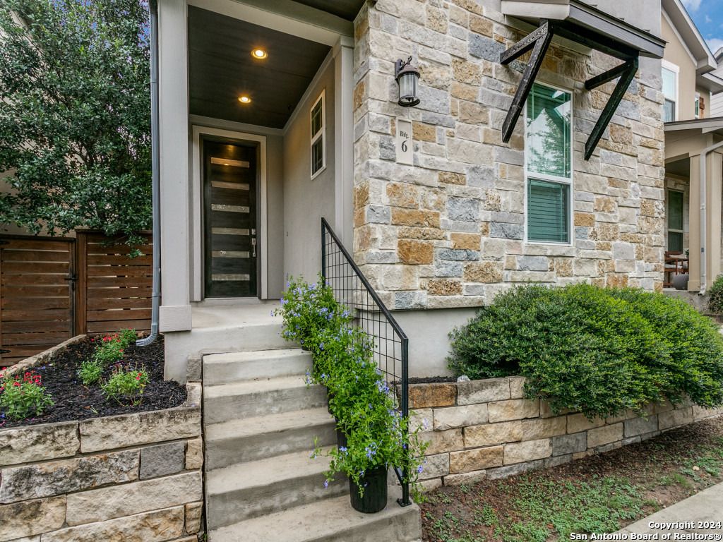 Photo of 206 Ridgecrest Dr #6, San Antonio, TX 78209 (MLS # 1940555)