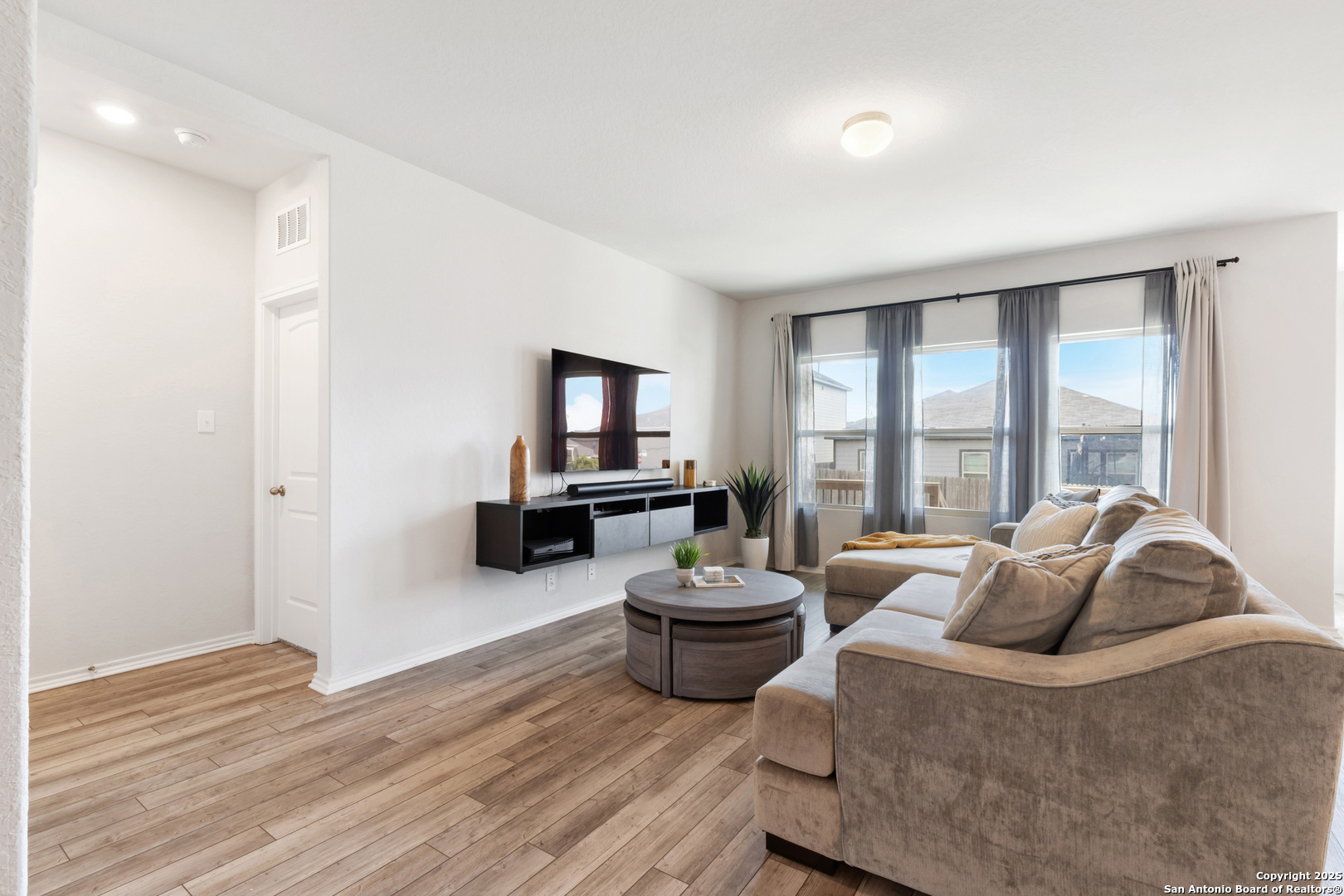 6847 Alaskan Way