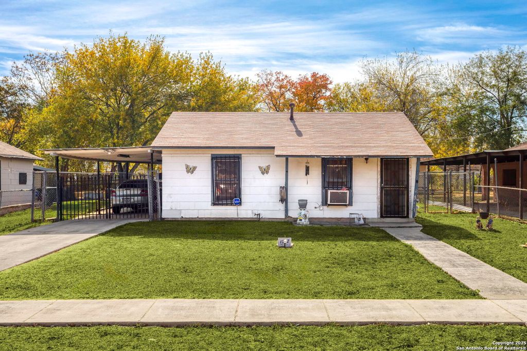 Photo of 1322 Kendalia, San Antonio, TX 78224 (MLS # 1929456)