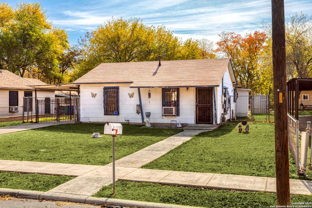 Photo of 1322 Kendalia, San Antonio, TX 78224 (MLS # 1929456)