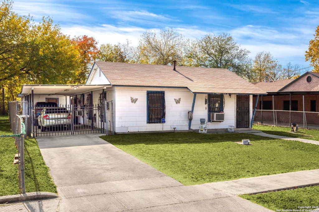 Photo of 1322 Kendalia, San Antonio, TX 78224 (MLS # 1929456)