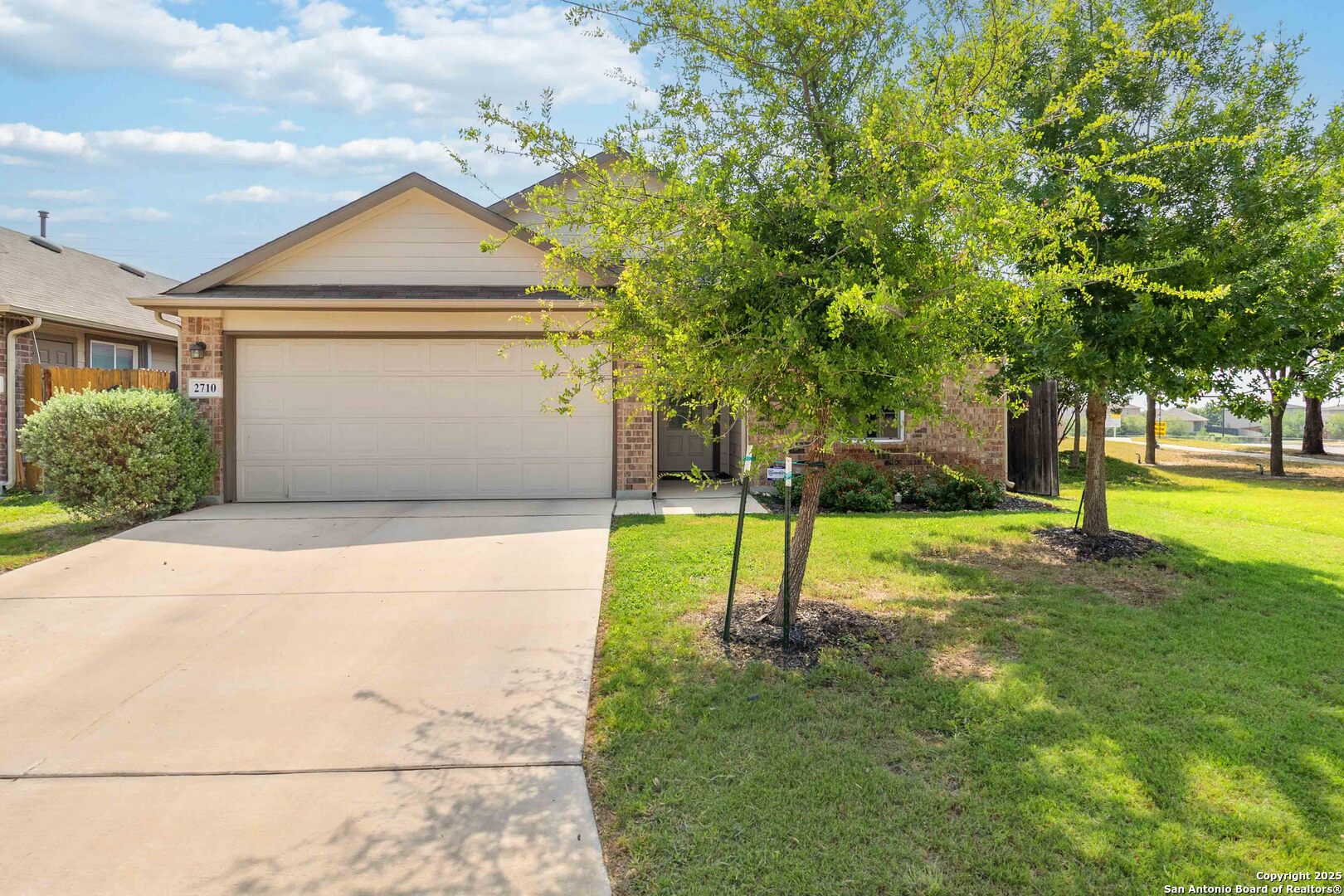 2710 Green Leaf Way