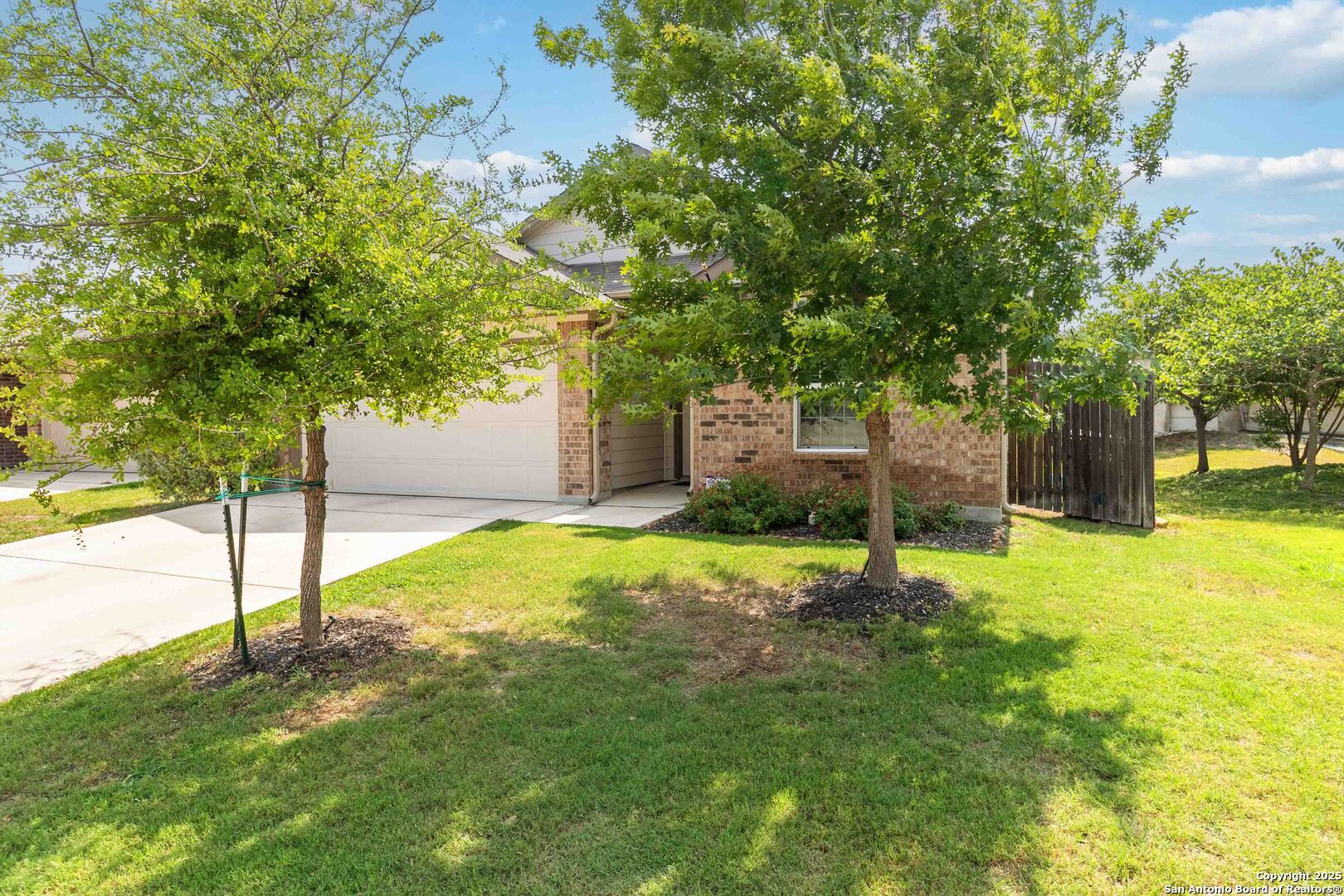 2710 Green Leaf Way