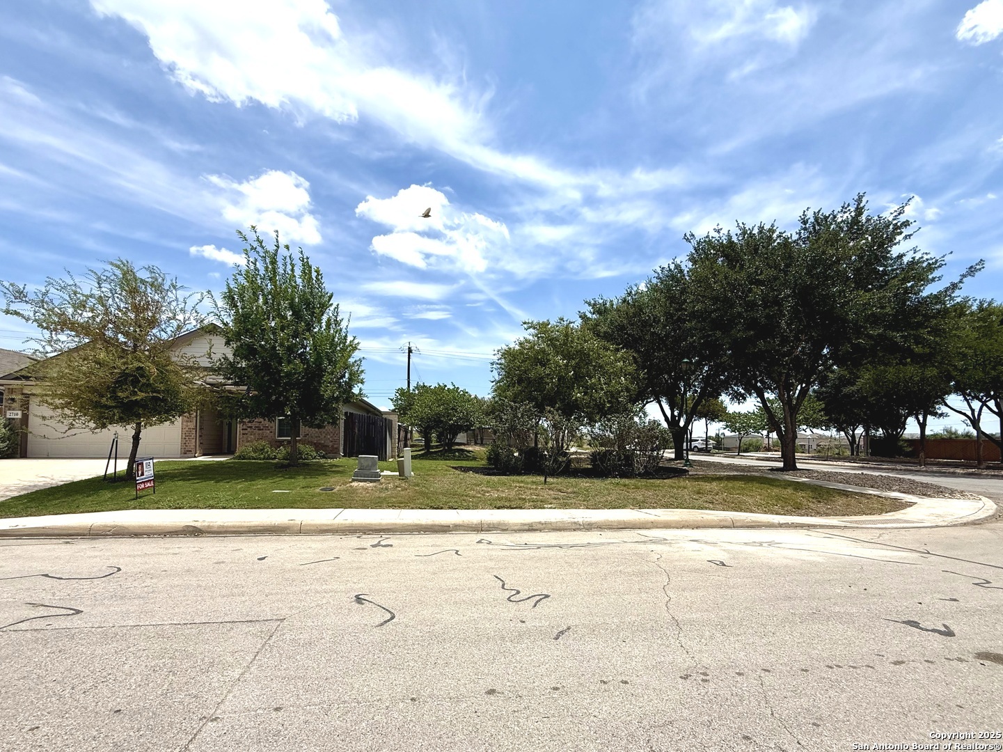2710 Green Leaf Way