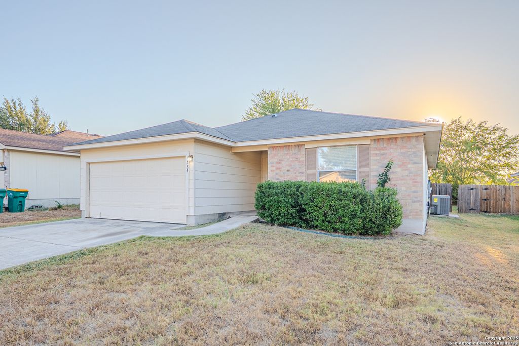Photo of 7234 Autumn Wls, Converse, TX 78109 (MLS # 1915647)