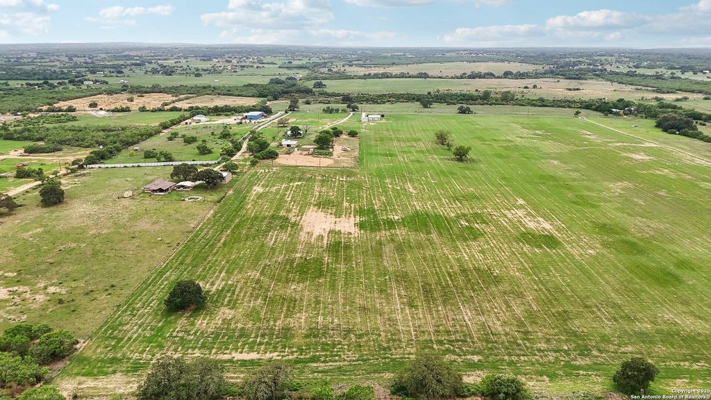 Photo of 12885 LA VERNIA RD, St Hedwig, TX 78152 (MLS # 1865794)