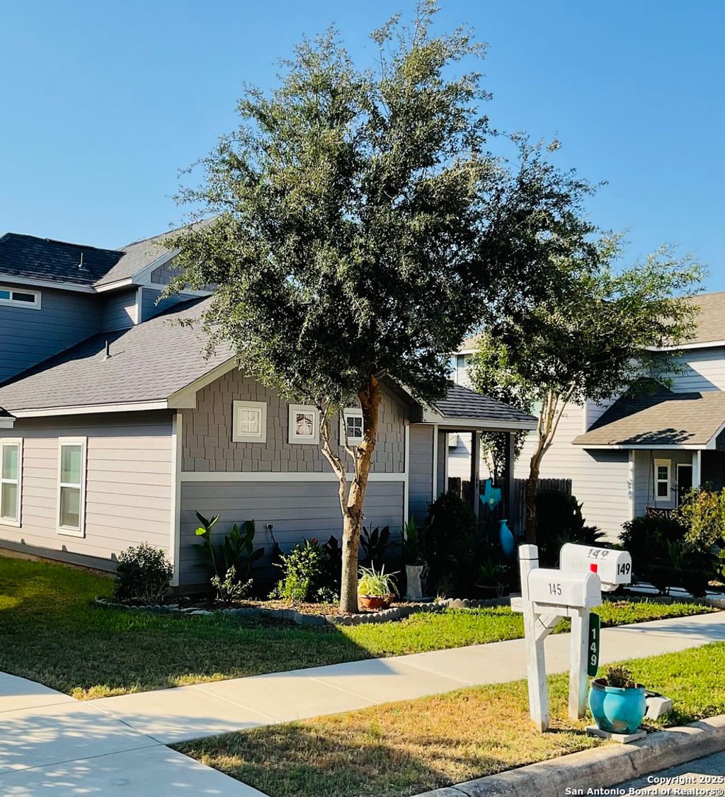 Photo of 149 Lark Hill, Floresville, TX 78114 (MLS # 1898986)