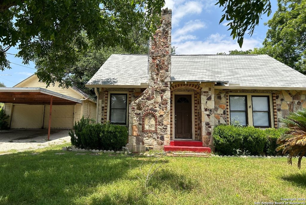 Photo of 816 S Austin, Seguin, TX 78155 (MLS # 1895518)