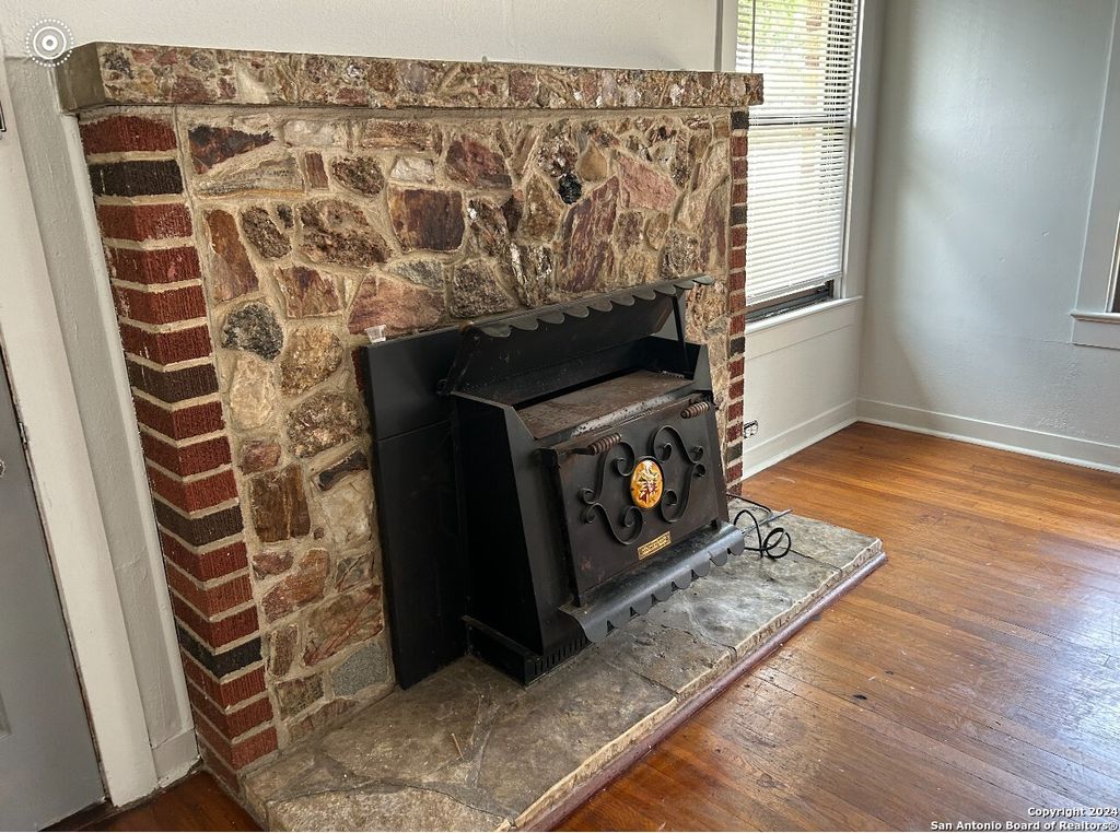 Photo of 816 S Austin, Seguin, TX 78155 (MLS # 1895518)