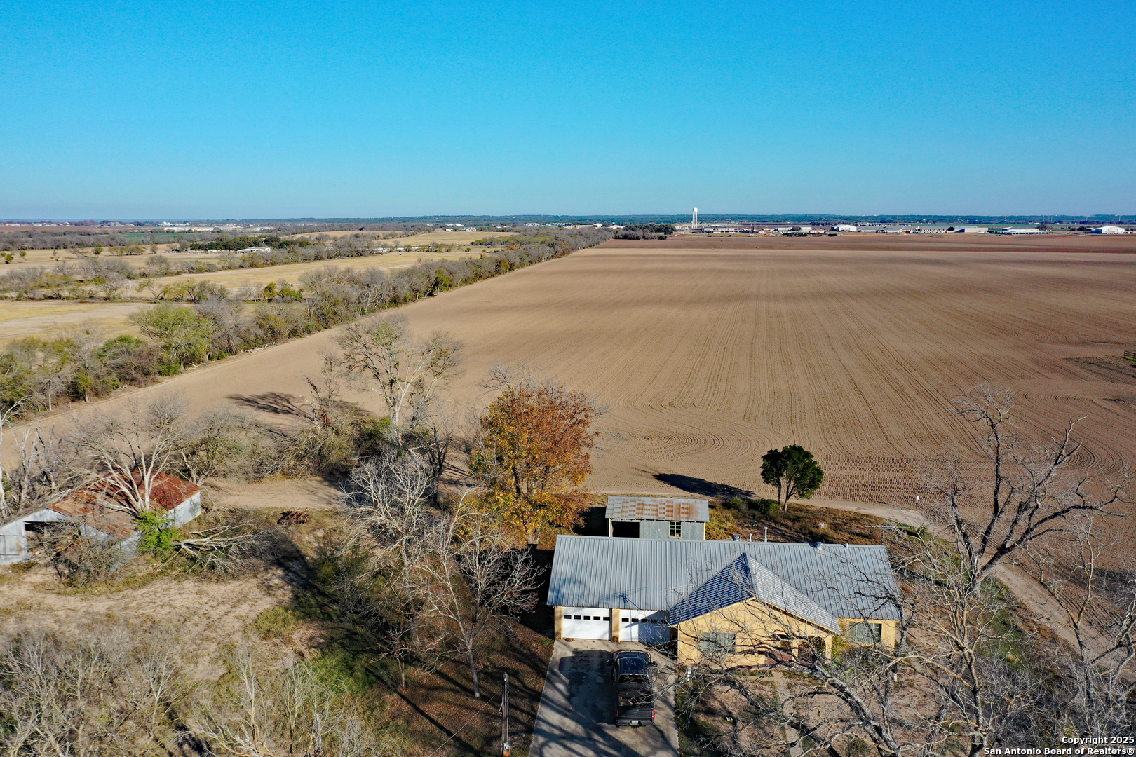908 COUNTY ROAD 5711