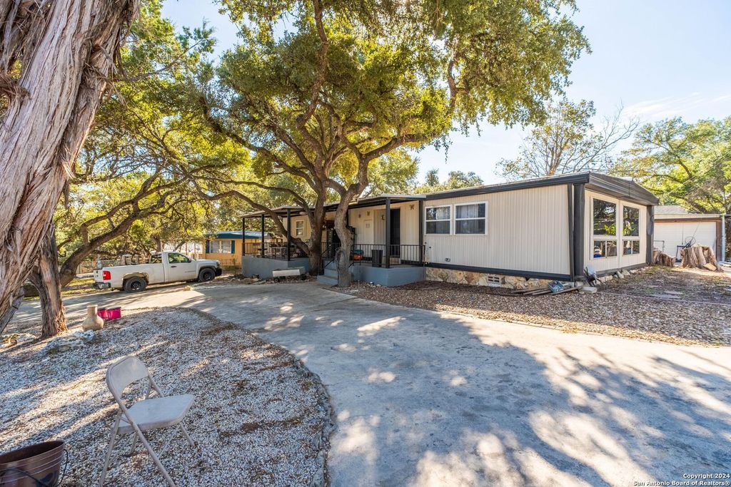 Photo of 626 Flintstone Dr, Canyon Lake, TX 78133 (MLS # 1915206)