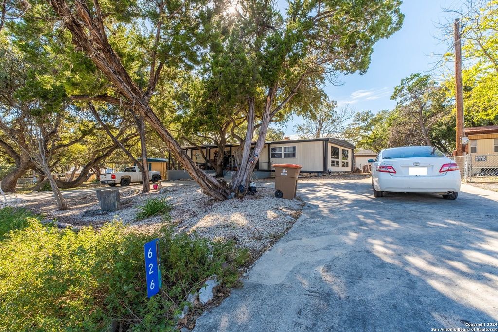 Photo of 626 Flintstone Dr, Canyon Lake, TX 78133 (MLS # 1915206)