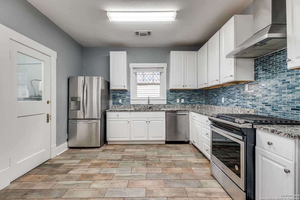 Photo of 830 W Craig Pl, San Antonio, TX 78212 (MLS # 1933939)