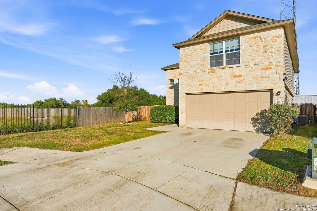 Photo of 184 Jolie Circle, Boerne, TX 78015 (MLS # 1925347)