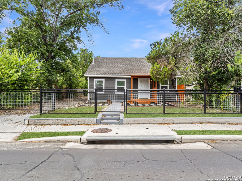 Photo of 2336 E Houston, San Antonio, TX 78202 (MLS # 1894605)