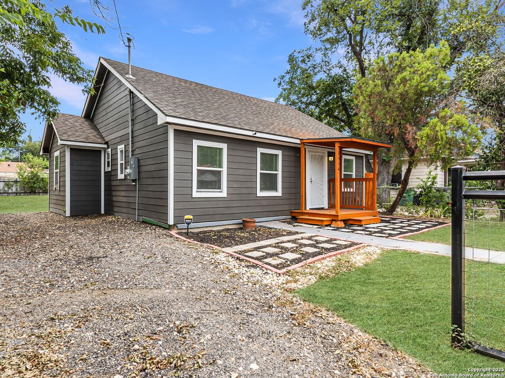 Photo of 2336 E Houston, San Antonio, TX 78202 (MLS # 1894605)