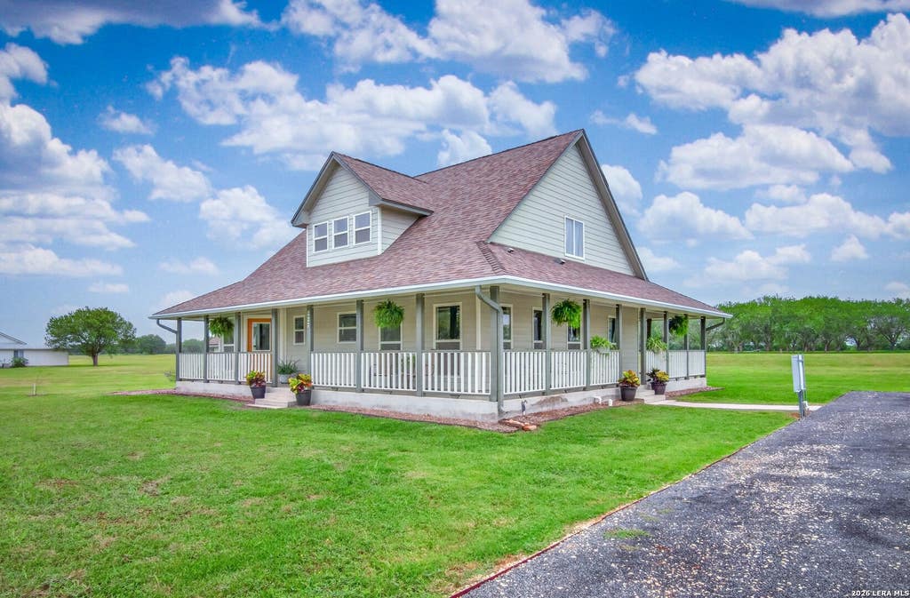 Photo of 227 Ski Plex Dr, Seguin, TX 78155 (MLS # 2001625)