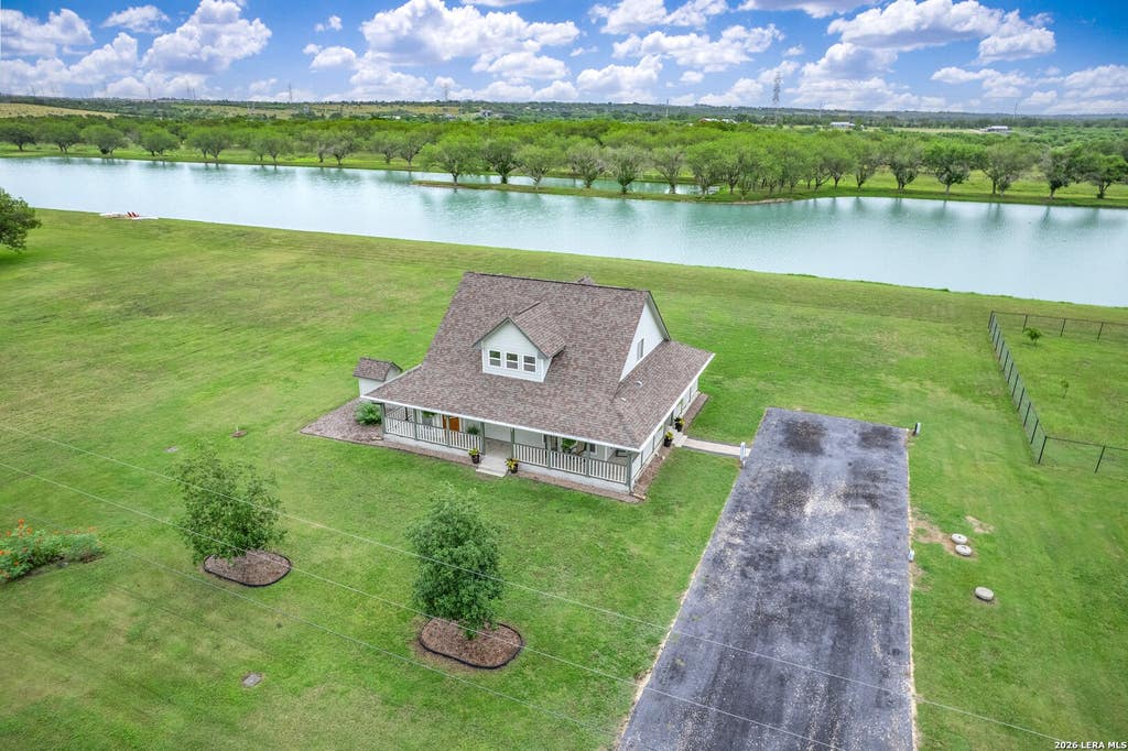 Photo of 227 Ski Plex Dr, Seguin, TX 78155 (MLS # 2001625)
