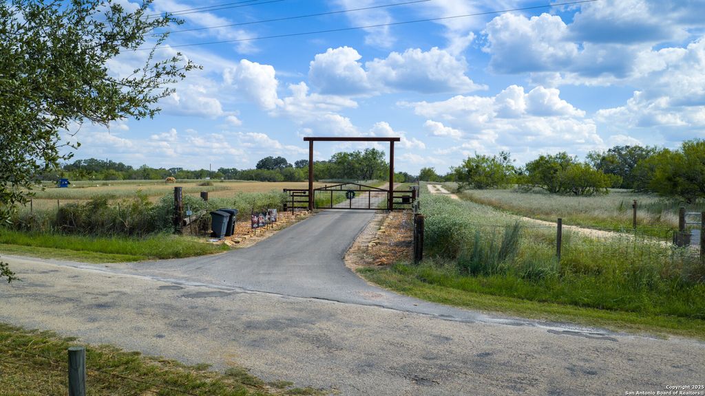 Photo of 2992 County Road 7711, Devine, TX 78016 (MLS # 1909660)