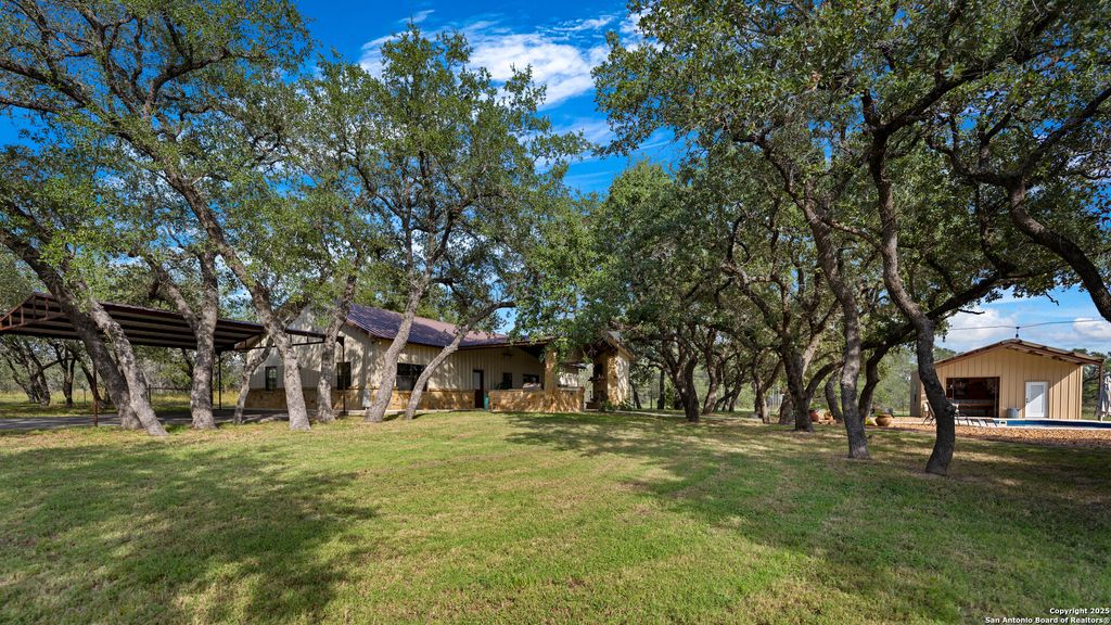 Photo of 2992 County Road 7711, Devine, TX 78016 (MLS # 1909660)
