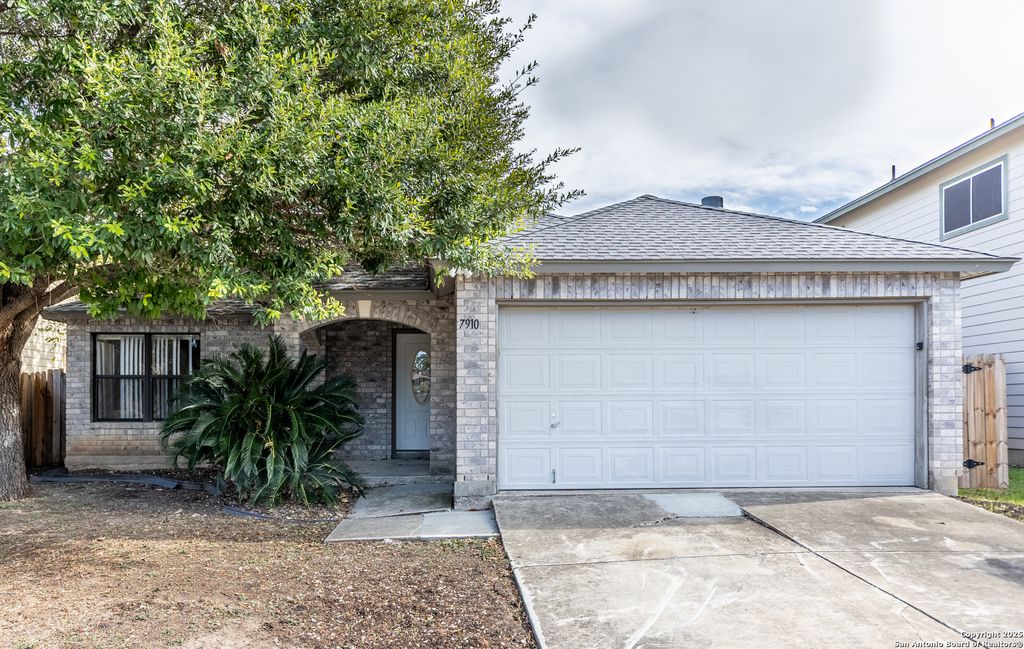 Photo of 7910 LATTIMER POND, San Antonio, TX 78254 (MLS # 1925087)