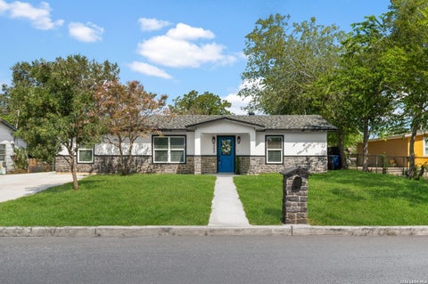 Photo of 323 Pinehurst Blvd, San Antonio, TX 78221 (MLS # 2023041)