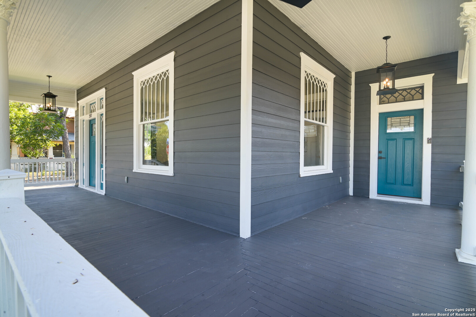 207 Loretta Pl