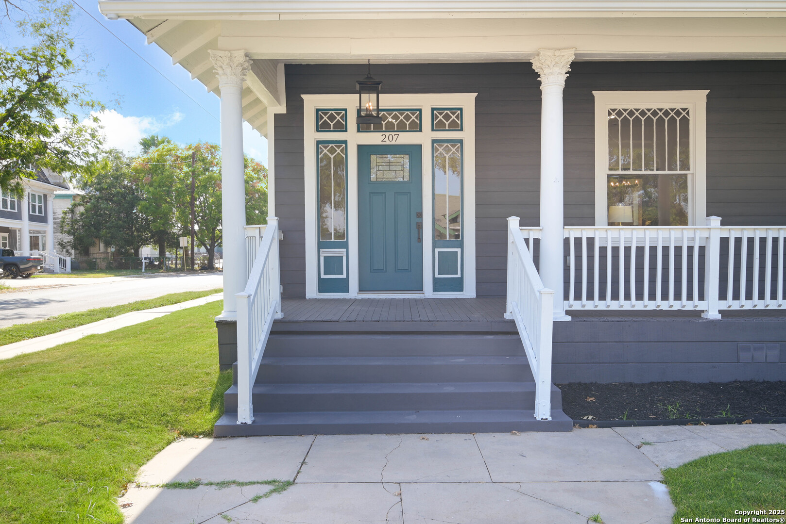 207 Loretta Pl