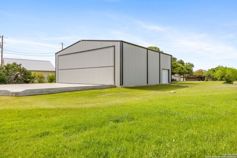 A home in SPICEWOOD