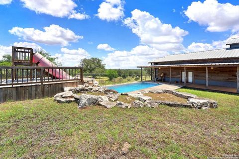 A home in Hondo