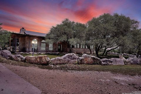 A home in Hondo