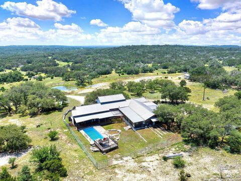 A home in Hondo