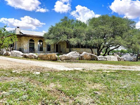 A home in Hondo