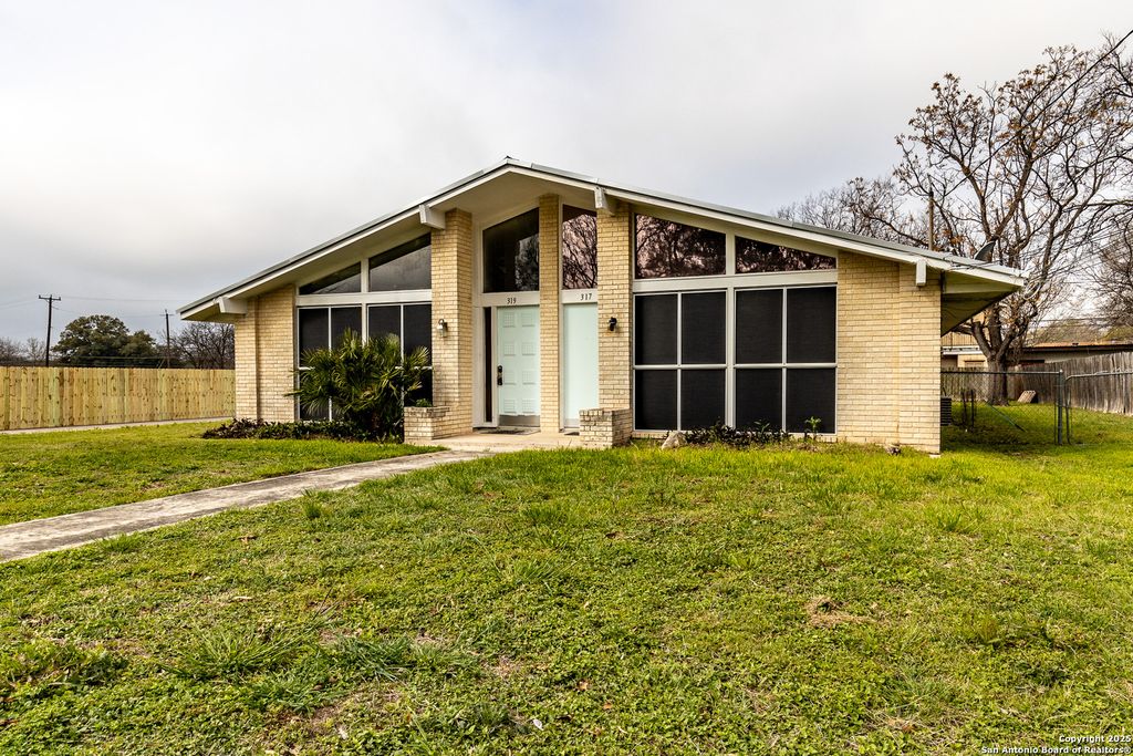 Photo of 317 Gaiety Ln, Kirby, TX 78219 (MLS # 1930210)