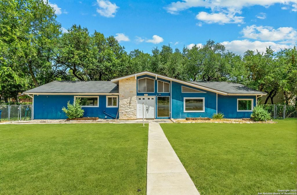 Photo of 3019 Lakeview Dr, Canyon Lake, TX 78133 (MLS # 1922120)