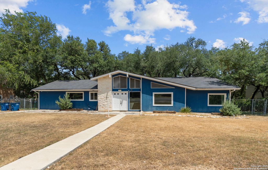 Photo of 3019 Lakeview Dr, Canyon Lake, TX 78133 (MLS # 1922120)