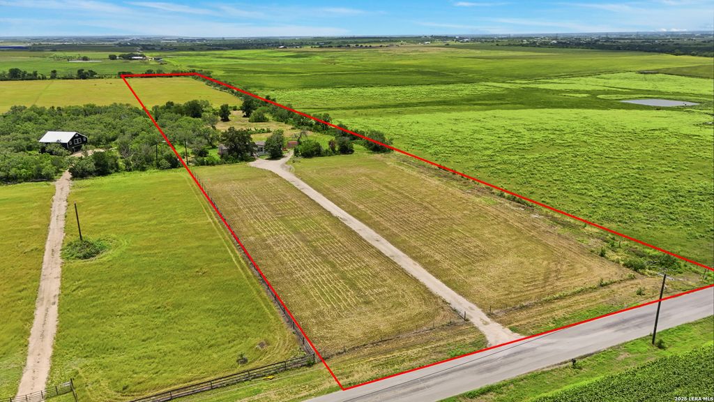 Photo of 670 Nickerson Farms Rd, Seguin, TX 78155 (MLS # 1995050)