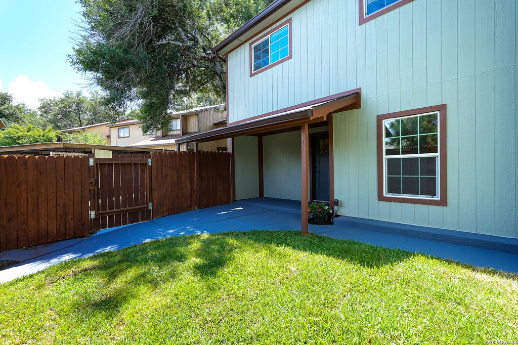 Photo of 12027 Ashrock Ct, San Antonio, TX 78230 (MLS # 2001187)