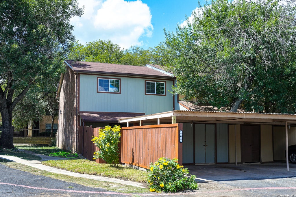 Photo of 12027 Ashrock Ct, San Antonio, TX 78230 (MLS # 2001187)
