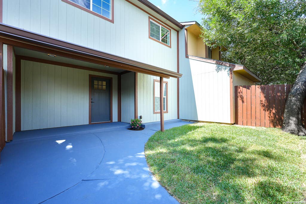 Photo of 12027 Ashrock Ct, San Antonio, TX 78230 (MLS # 2001187)
