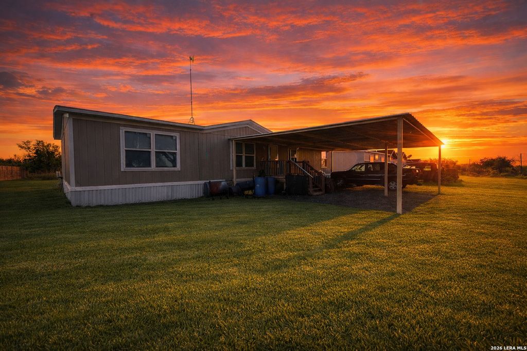 Photo of 137 Viridian View, Pleasanton, TX 78064 (MLS # 1922092)