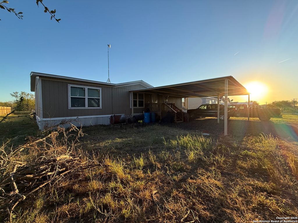 Photo of 137 Viridian View, Pleasanton, TX 78064 (MLS # 1922092)