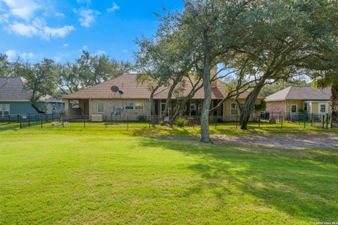 104 Peachtree Dr, Rockport, TX 78382 - #: 1936924