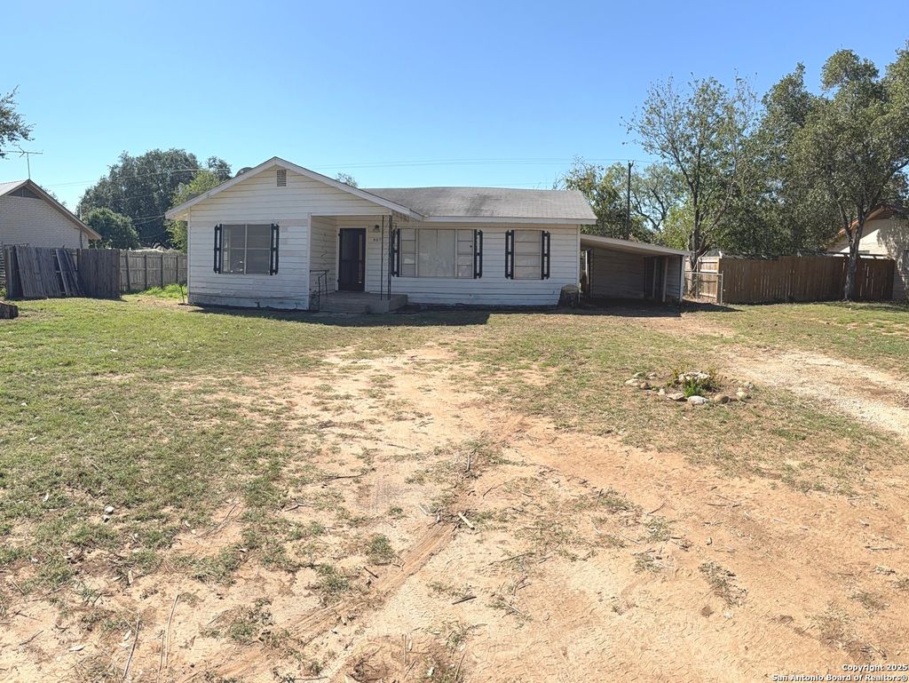 Photo of 907 DOVE AVE, Devine, TX 78016 (MLS # 1921443)