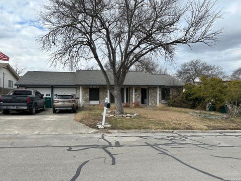 7405 leading oaks Live Oak TX 78233