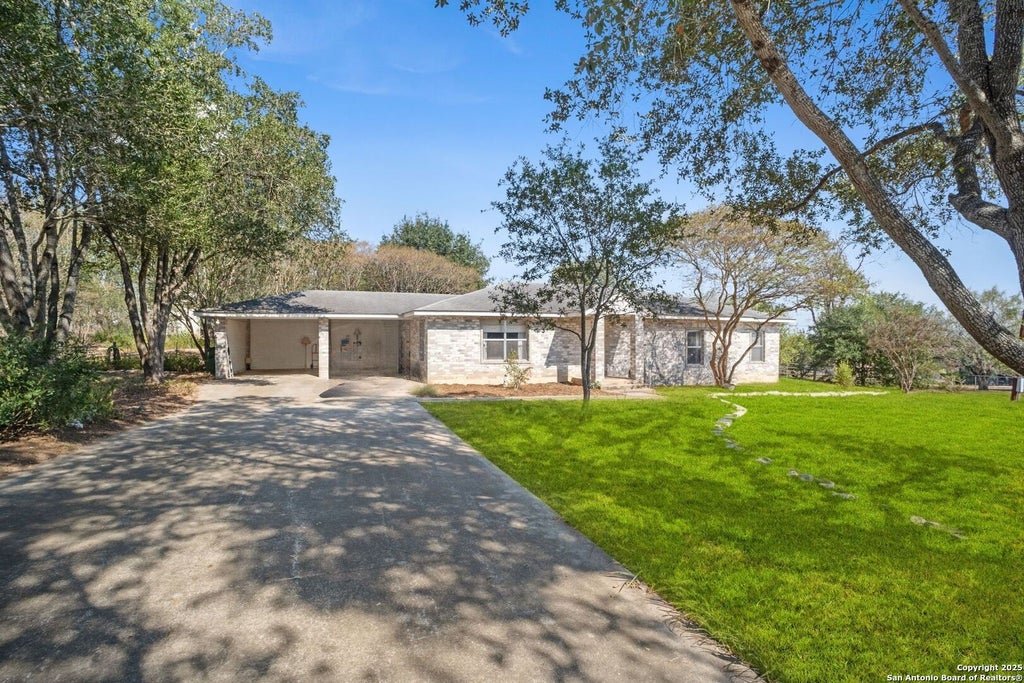 Photo of 245 Bluffcreek, La Vernia, TX 78121 (MLS # 1917591)