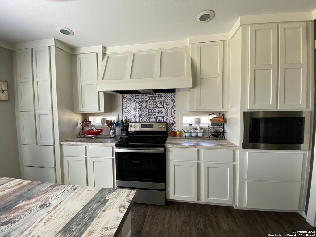 Photo of 316 County Road 775, Devine, TX 78016 (MLS # 1909435)