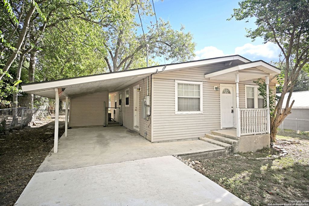 Photo of 633 S Academy, New Braunfels, TX 78130 (MLS # 1926593)