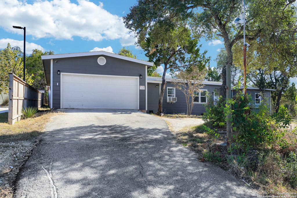 Photo of 1016 E borgfeld, San Antonio, TX 78260 (MLS # 1922315)