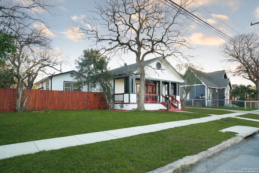 Photo of 1222 Hays, San Antonio, TX 78202 (MLS # 1928359)